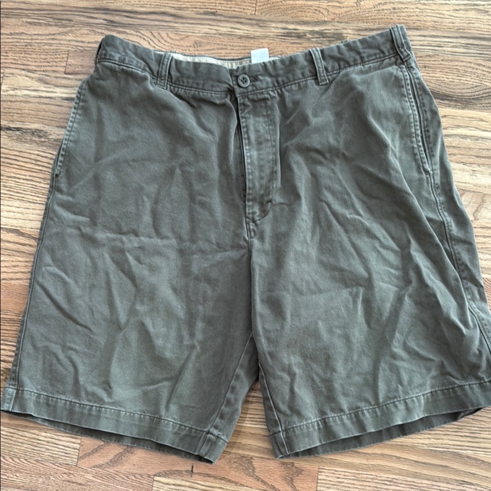 Van Heusen Men's olive green Flat Front Shorts Sz 36 - Picture 5 of 5